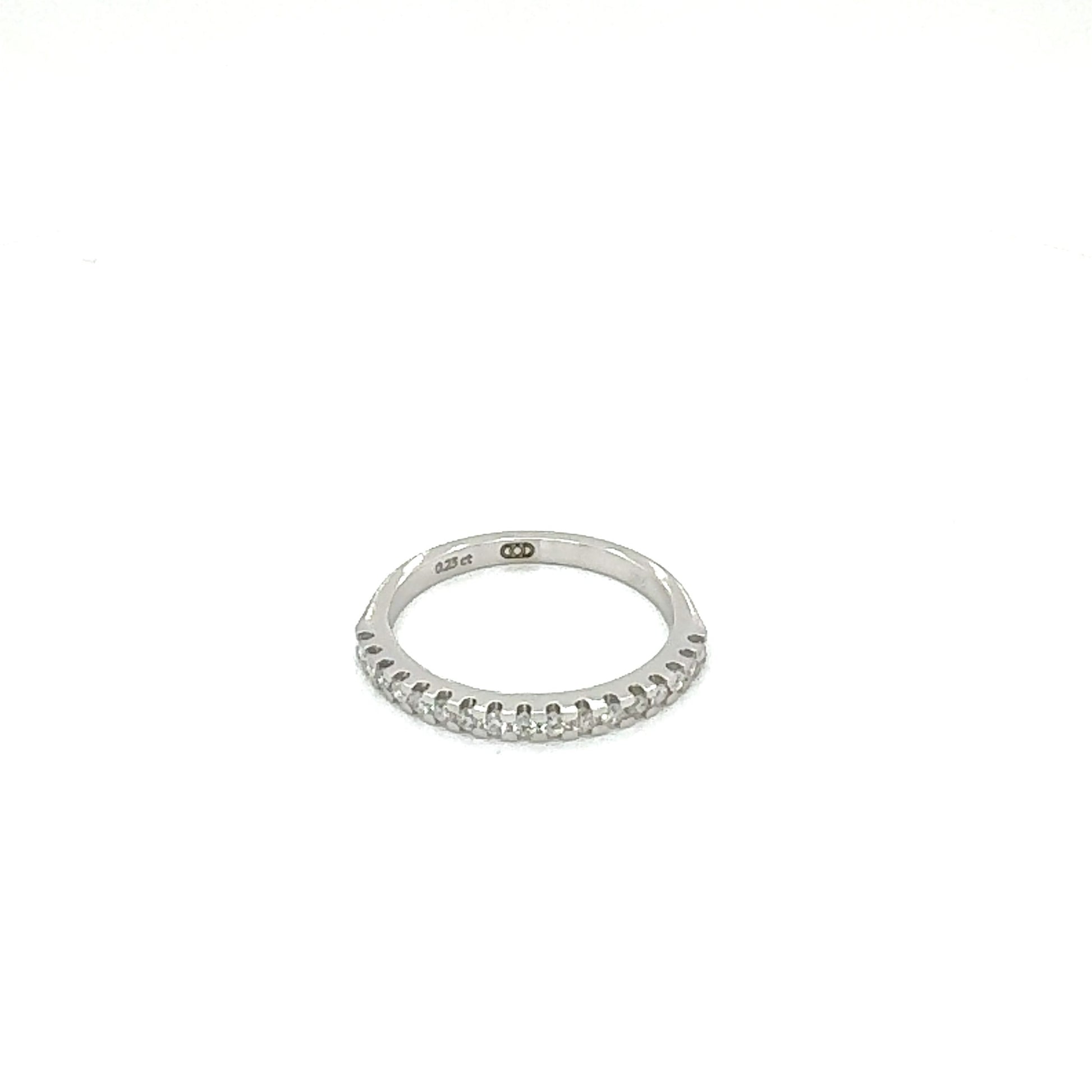 Златен пръстен с 0.23 карата диаманти