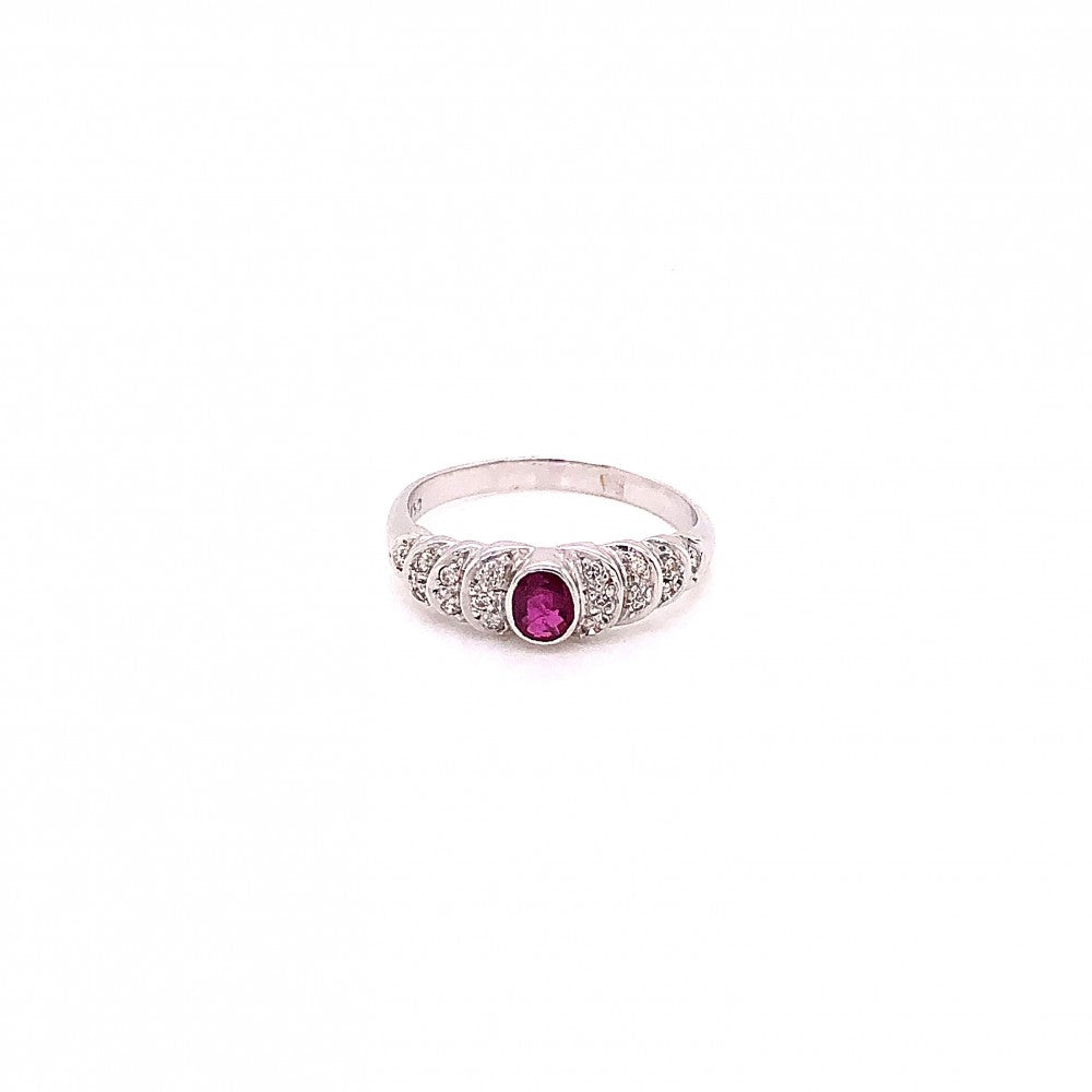 Златен пръстен с рубин и диаманти